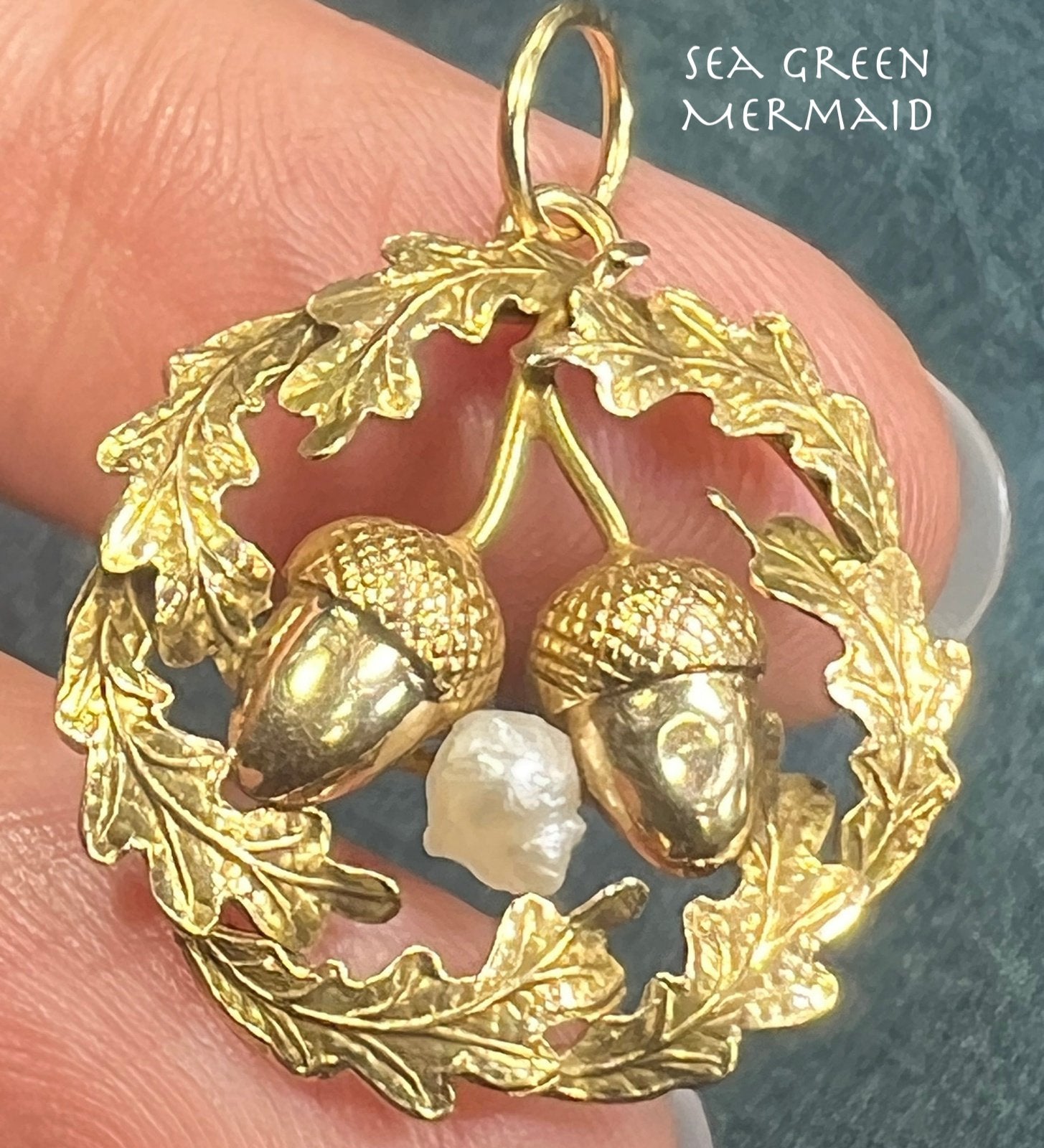 10k Gold Autumn Oak Leaf Wreath Pendant w Acorns. Celtic