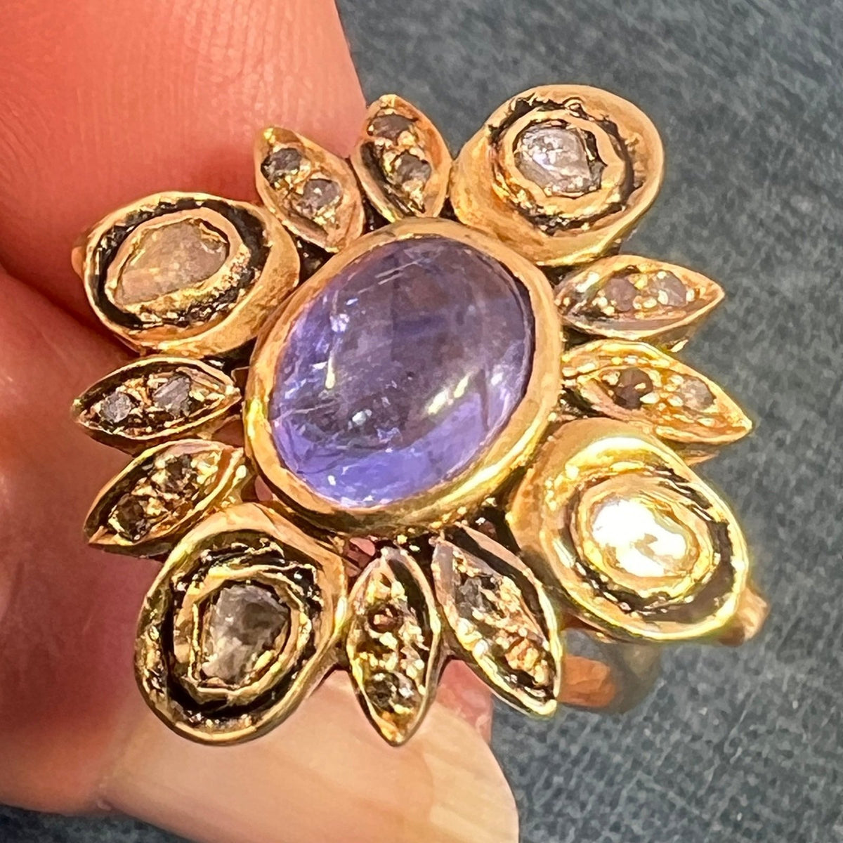 10k Gold Cabochon Tanzanite Ring w Hand-Cut Diamonds. 1" + 6.6g *Video*