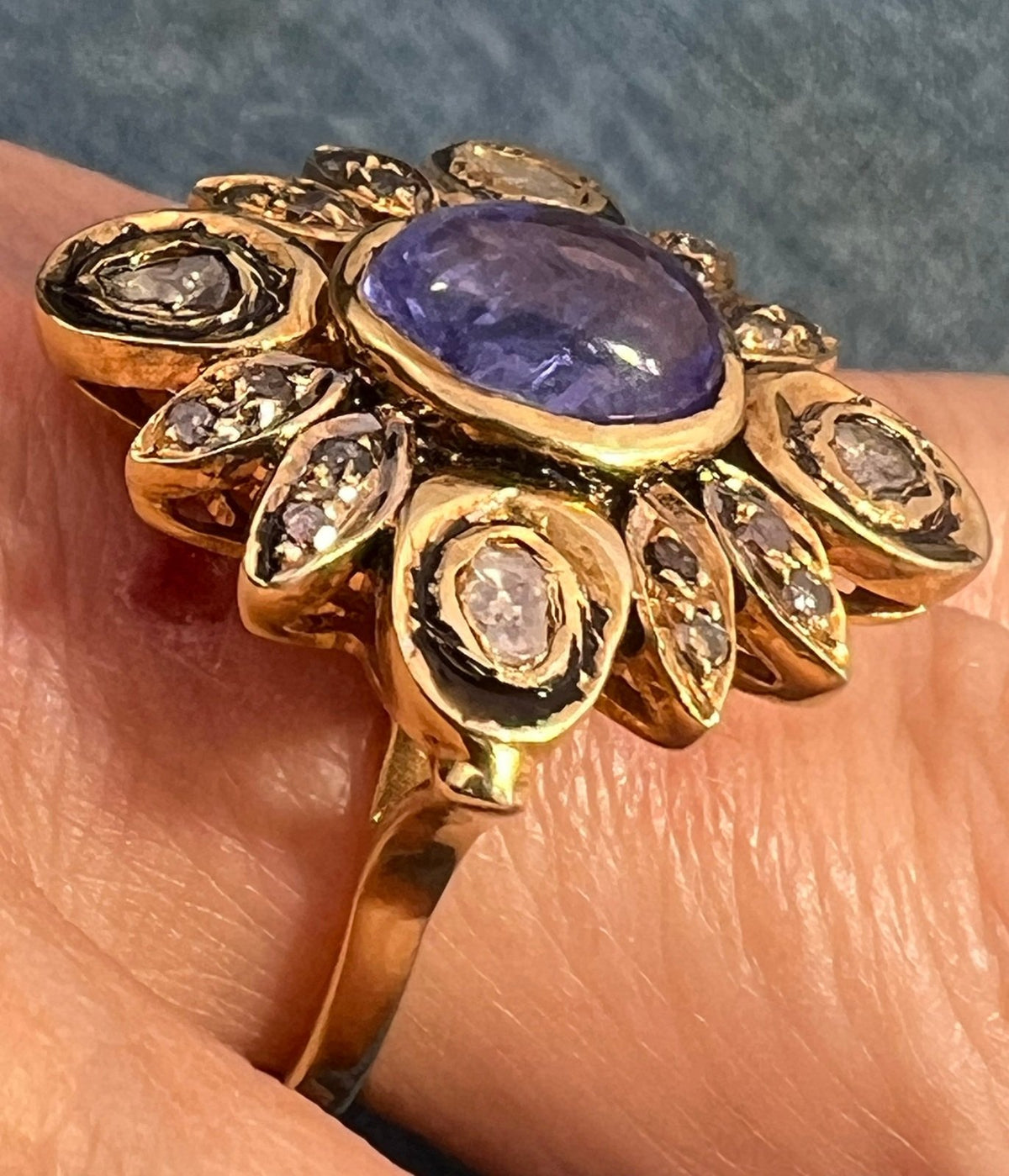10k Gold Cabochon Tanzanite Ring w Hand-Cut Diamonds. 1" + 6.6g *Video*