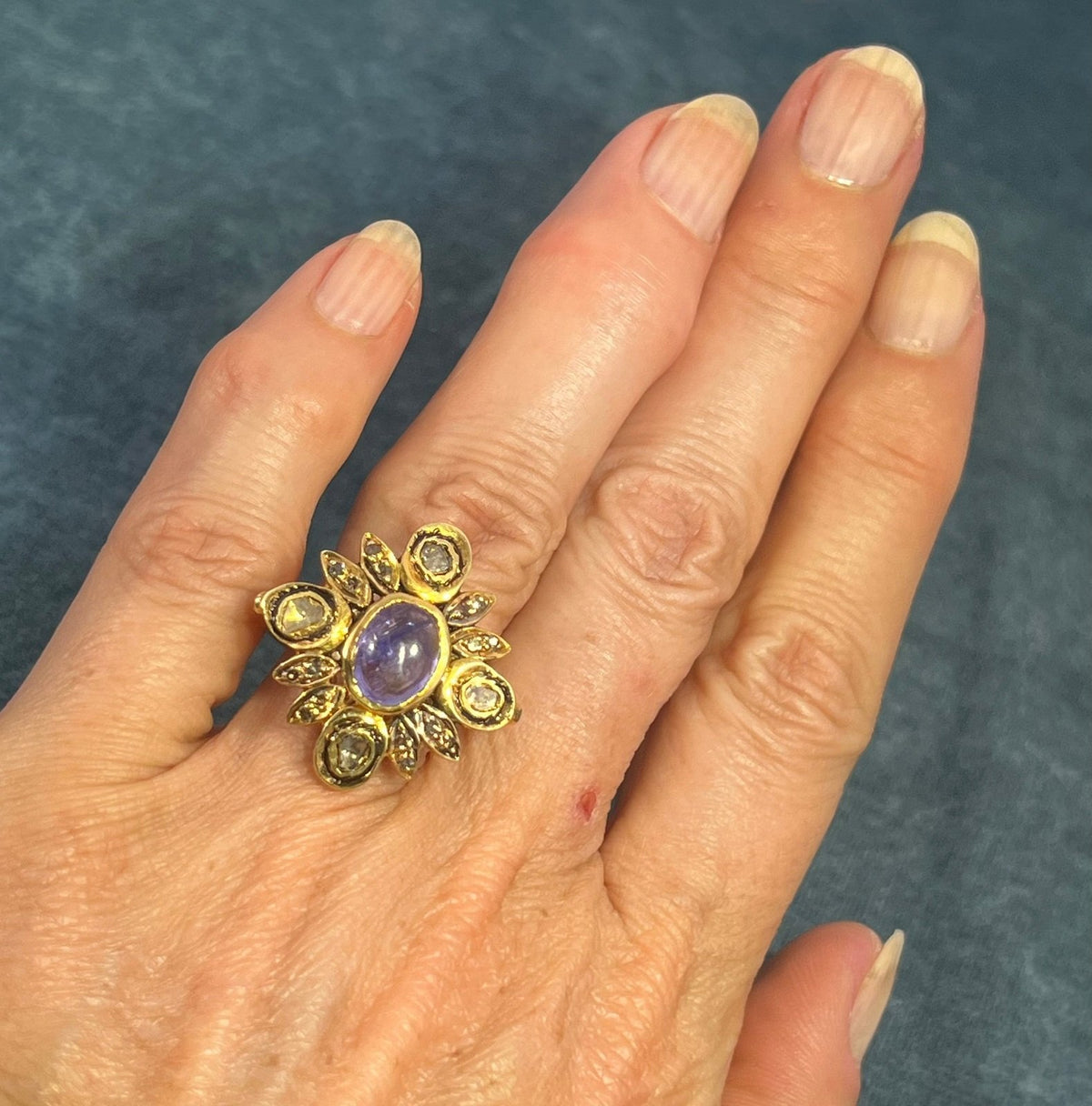 10k Gold Cabochon Tanzanite Ring w Hand-Cut Diamonds. 1" + 6.6g *Video*