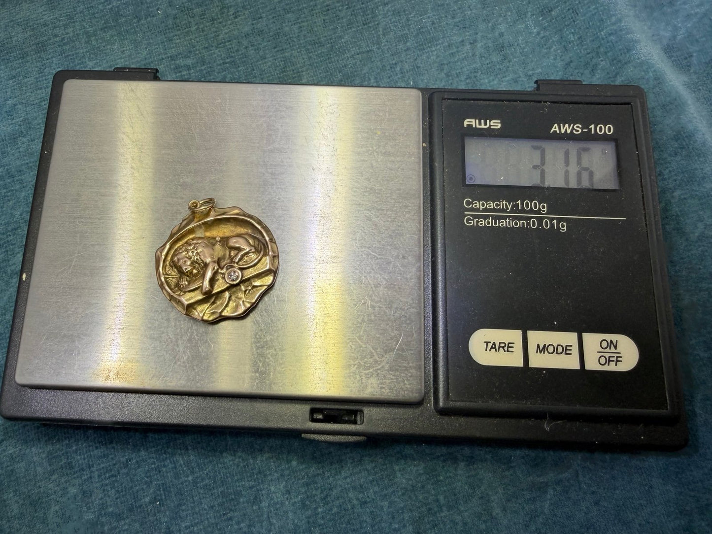 10k Gold Lion of Lucerne Swiss Repousse Pendant w Diamond *Video*