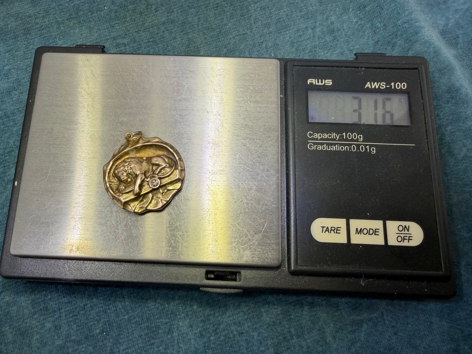 10k Gold Lion of Lucerne Swiss Repousse Pendant w Diamond *Video*