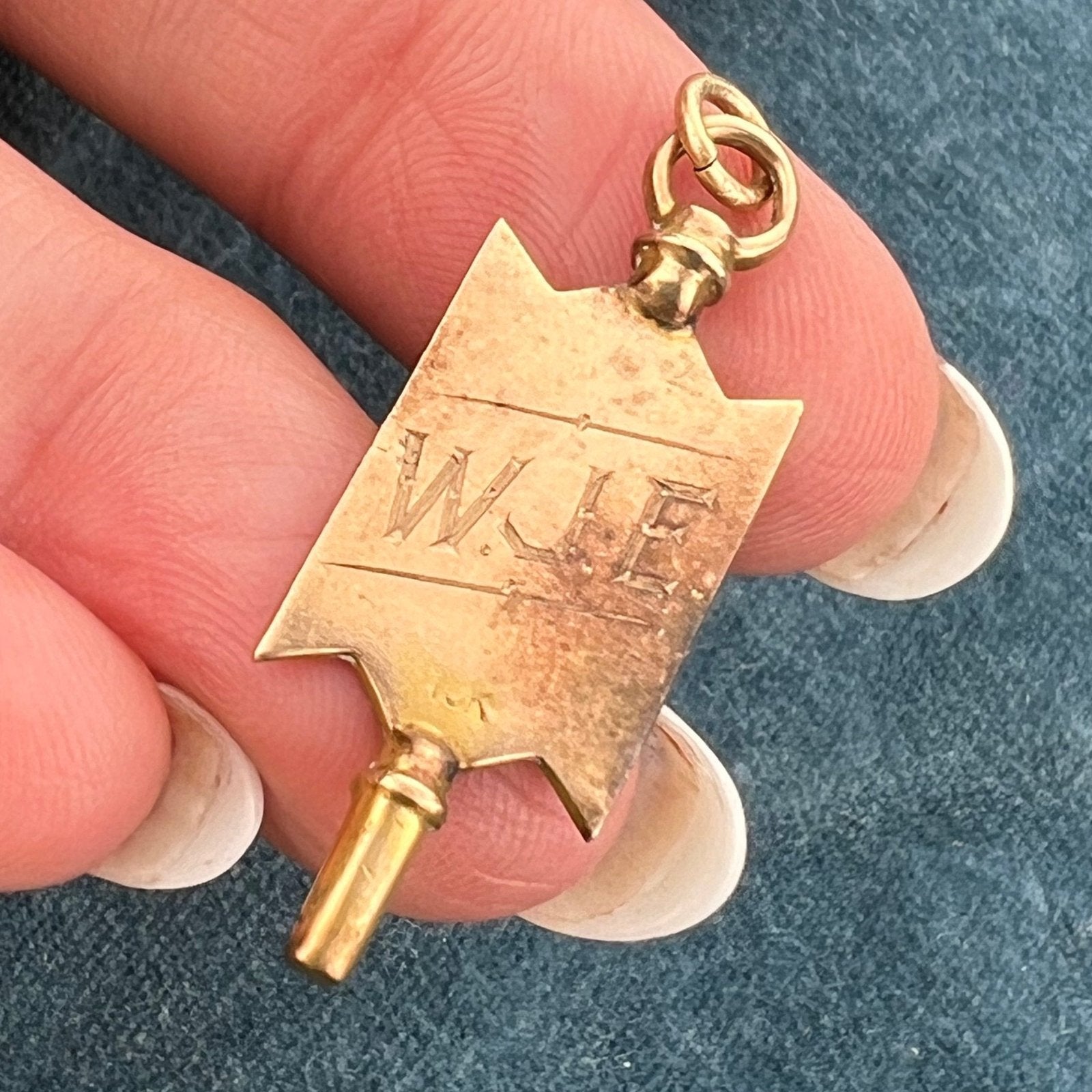 10k Gold NYU New York University Class Key Pendant. 1.3"