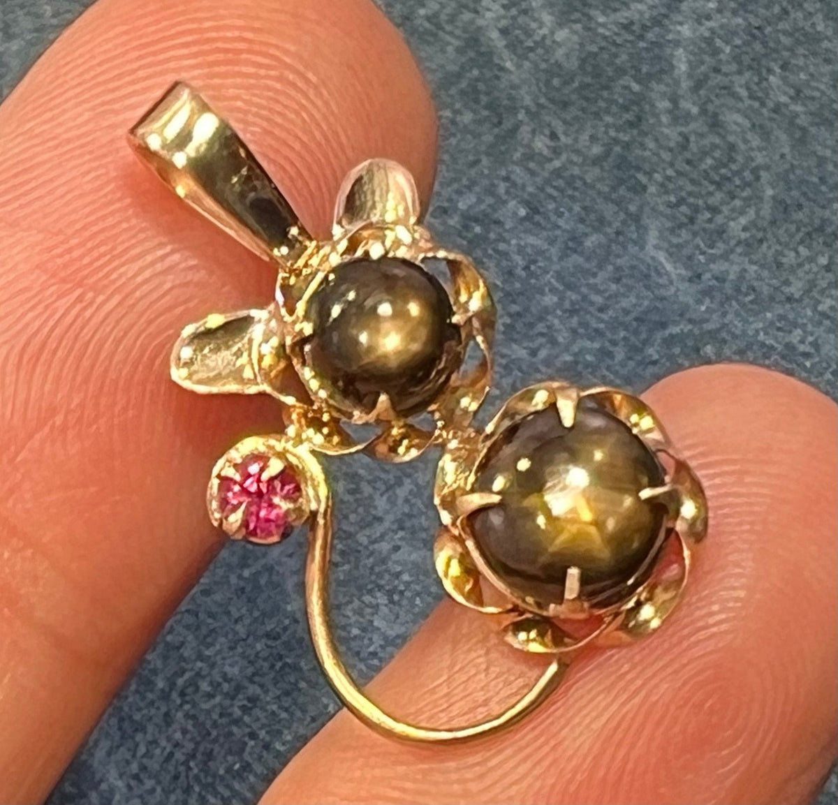 10k Gold Natural Star Sapphire + Ruby Kitty Cat Pendant. Jelly Belly!