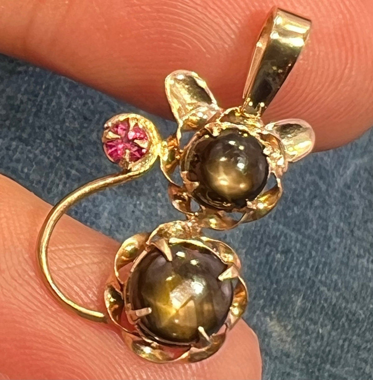 10k Gold Natural Star Sapphire + Ruby Kitty Cat Pendant. Jelly Belly!