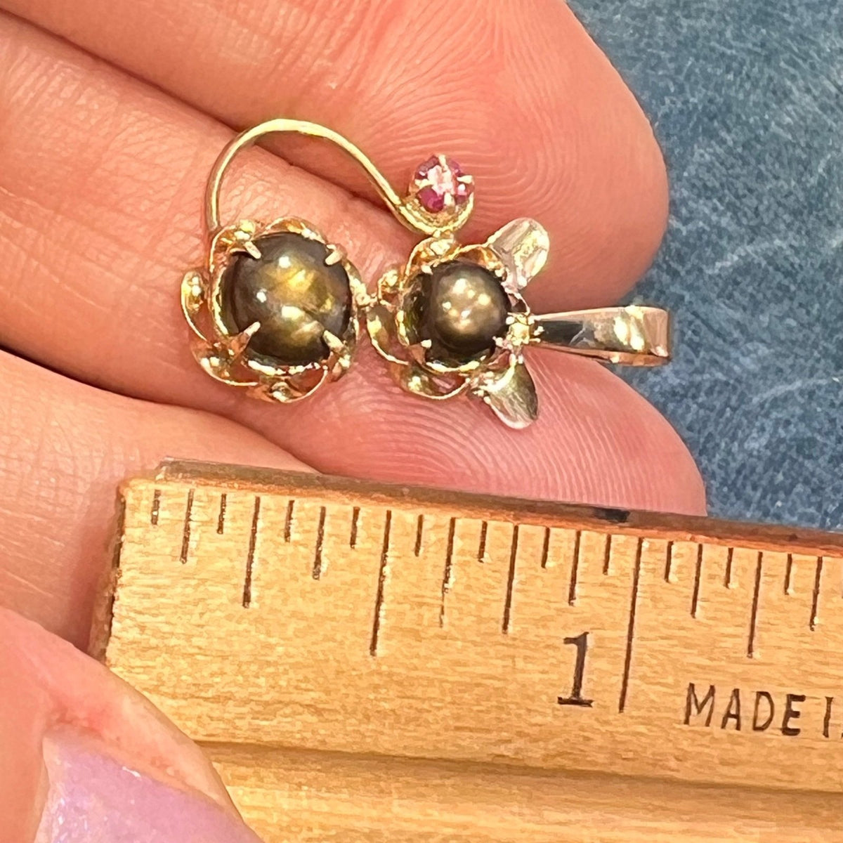 10k Gold Natural Star Sapphire + Ruby Kitty Cat Pendant. Jelly Belly!