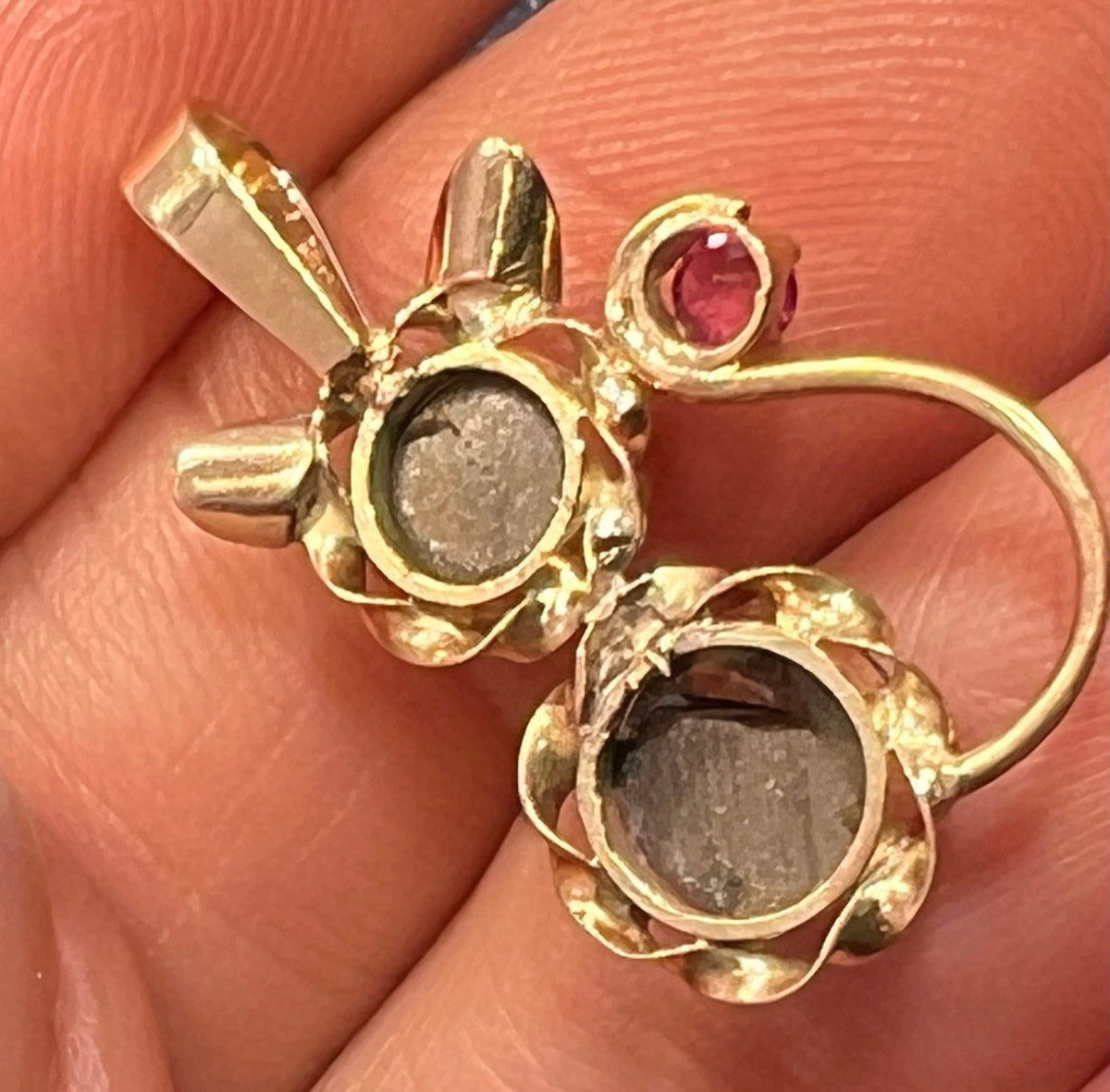 10k Gold Natural Star Sapphire + Ruby Kitty Cat Pendant. Jelly Belly!