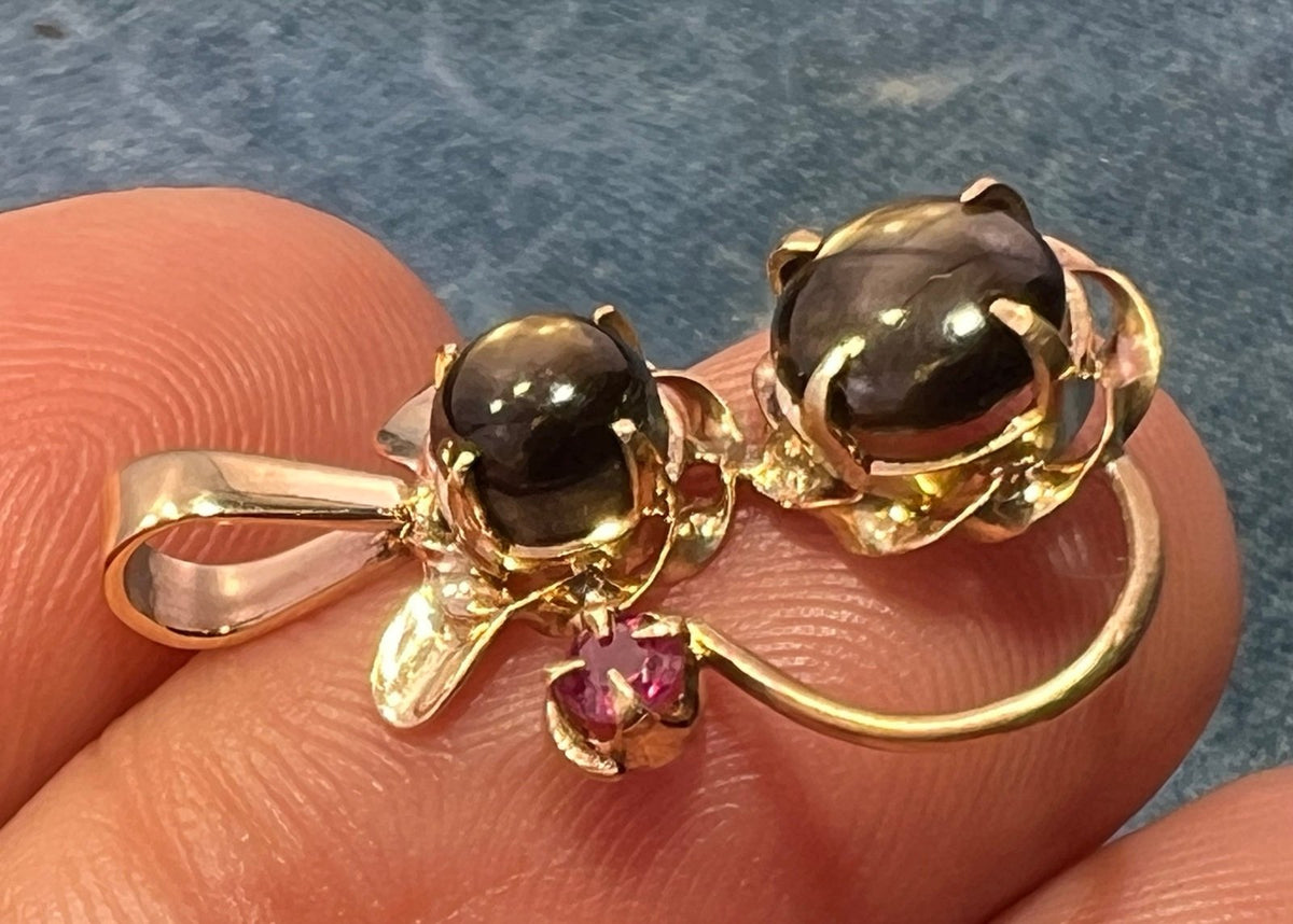 10k Gold Natural Star Sapphire + Ruby Kitty Cat Pendant. Jelly Belly!