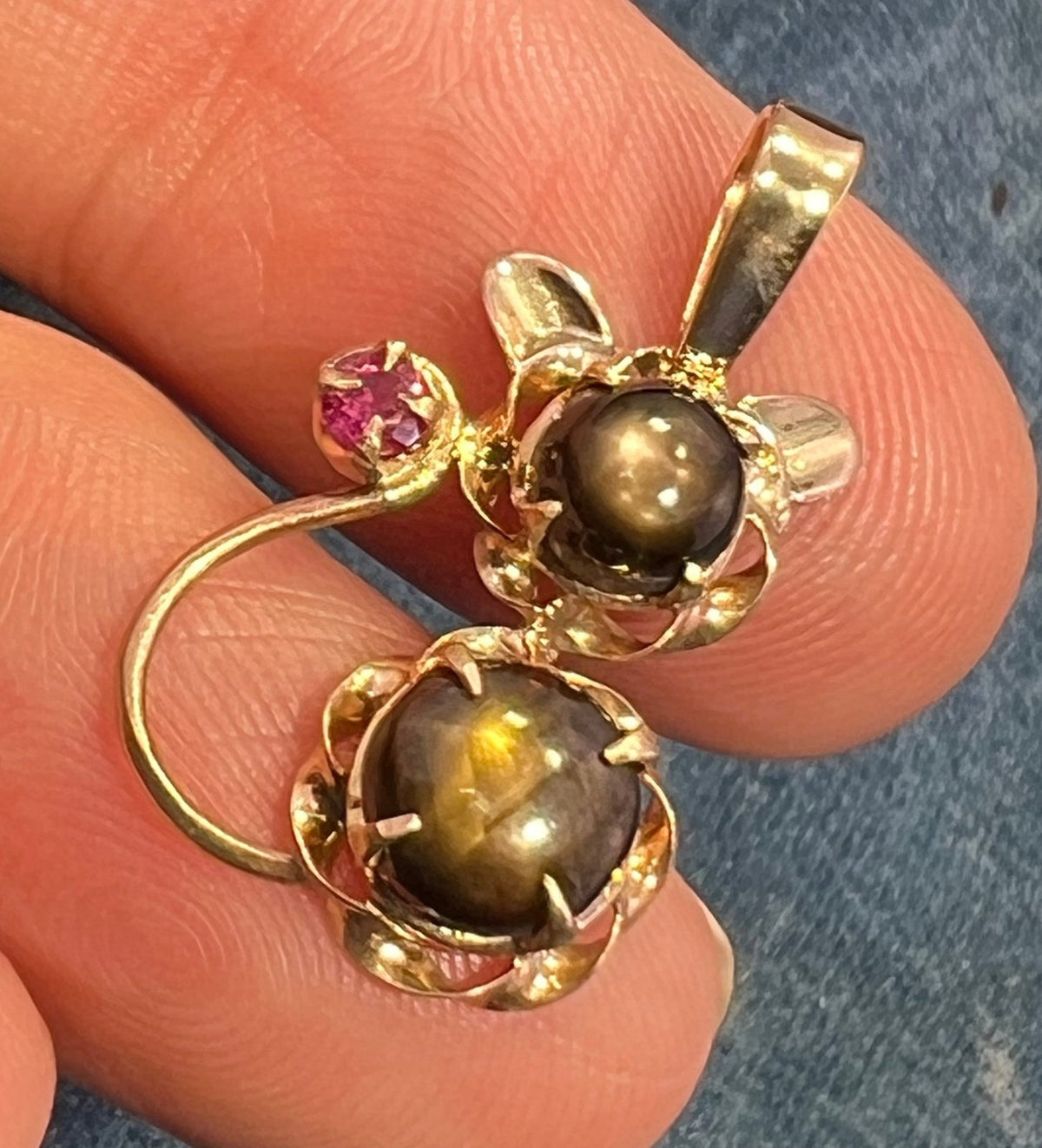 10k Gold Natural Star Sapphire + Ruby Kitty Cat Pendant. Jelly Belly!