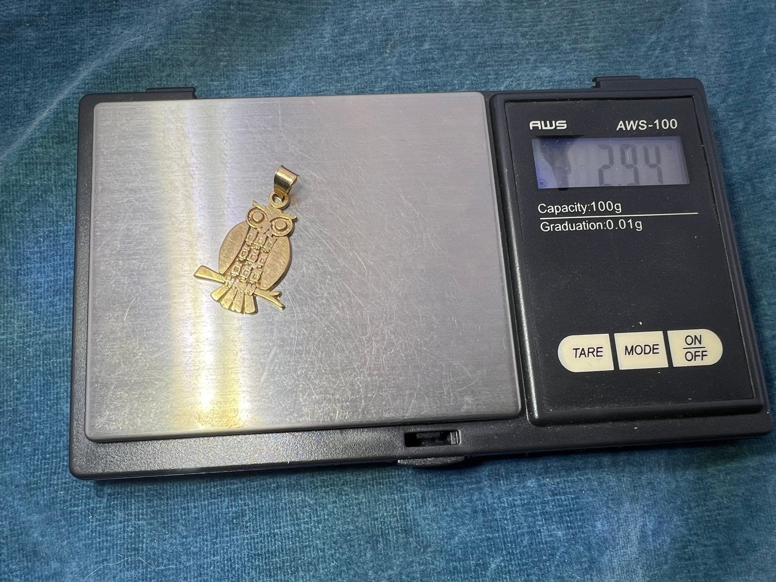 10k Gold Owl Mama or Daddy with Tiny Baby Owlets Inside. 1.2"