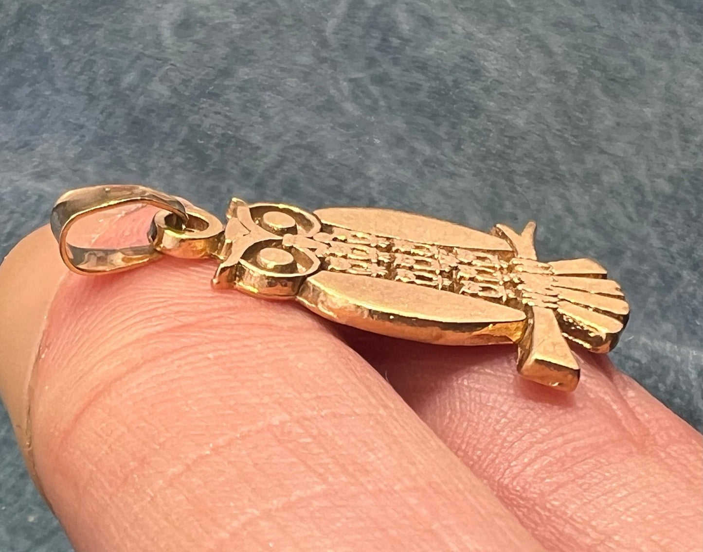 10k Gold Owl Mama or Daddy with Tiny Baby Owlets Inside. 1.2"