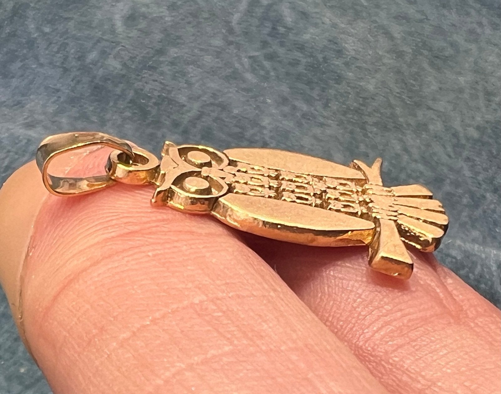 10k Gold Owl Mama or Daddy with Tiny Baby Owlets Inside. 1.2"