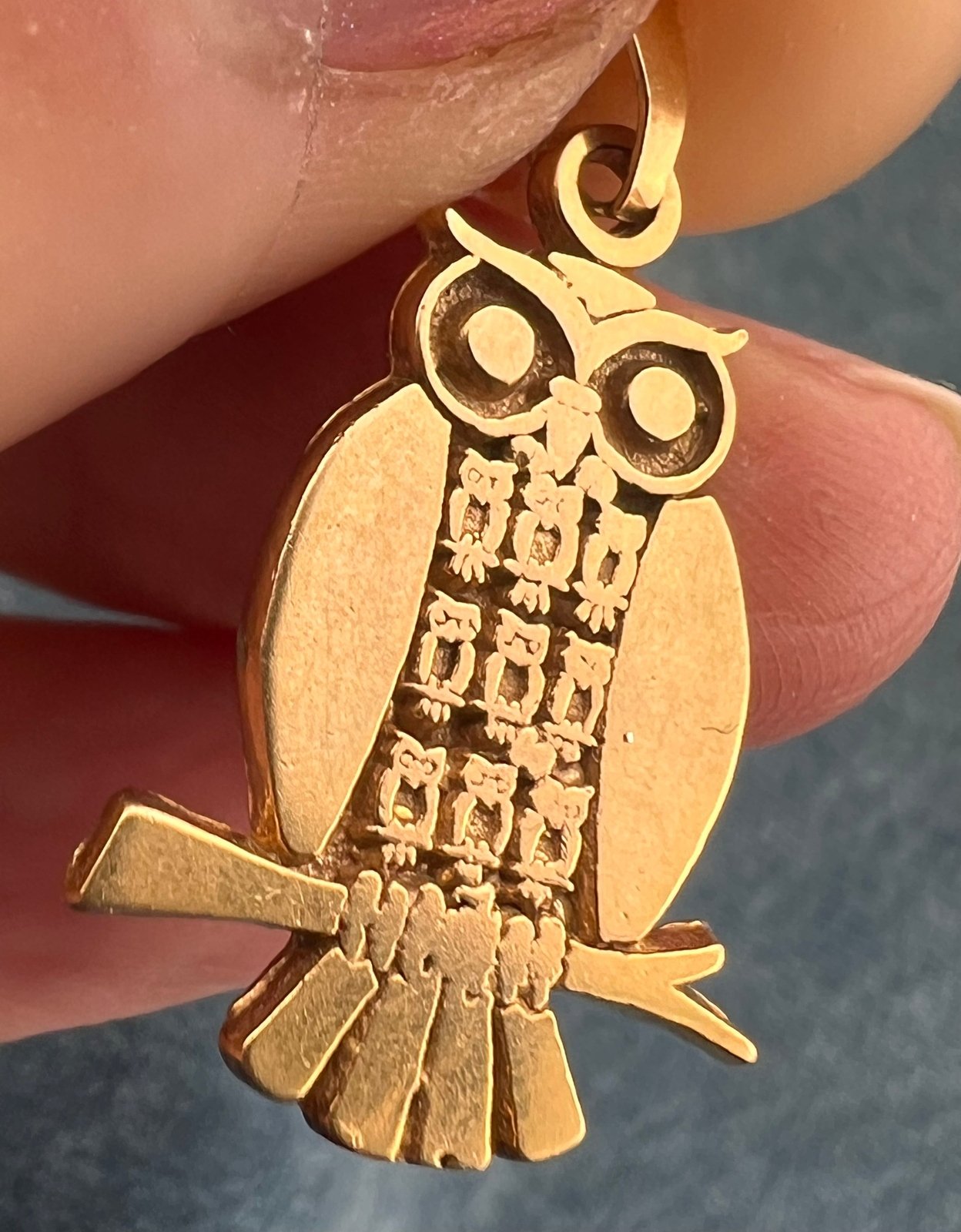 10k Gold Owl Mama or Daddy with Tiny Baby Owlets Inside. 1.2"