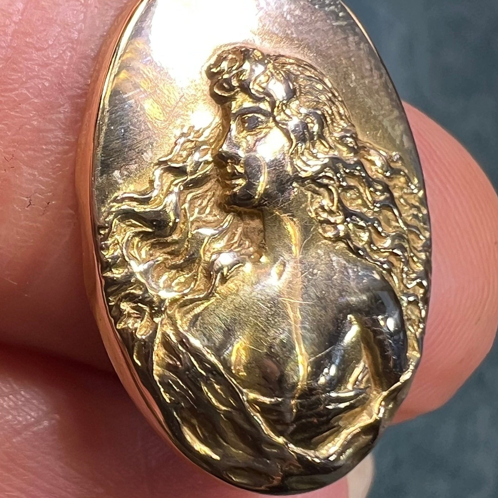 10k Gold Repousse Pre-Raphaelite Maiden Cameo Pendant. Art Nouveau Ophelia