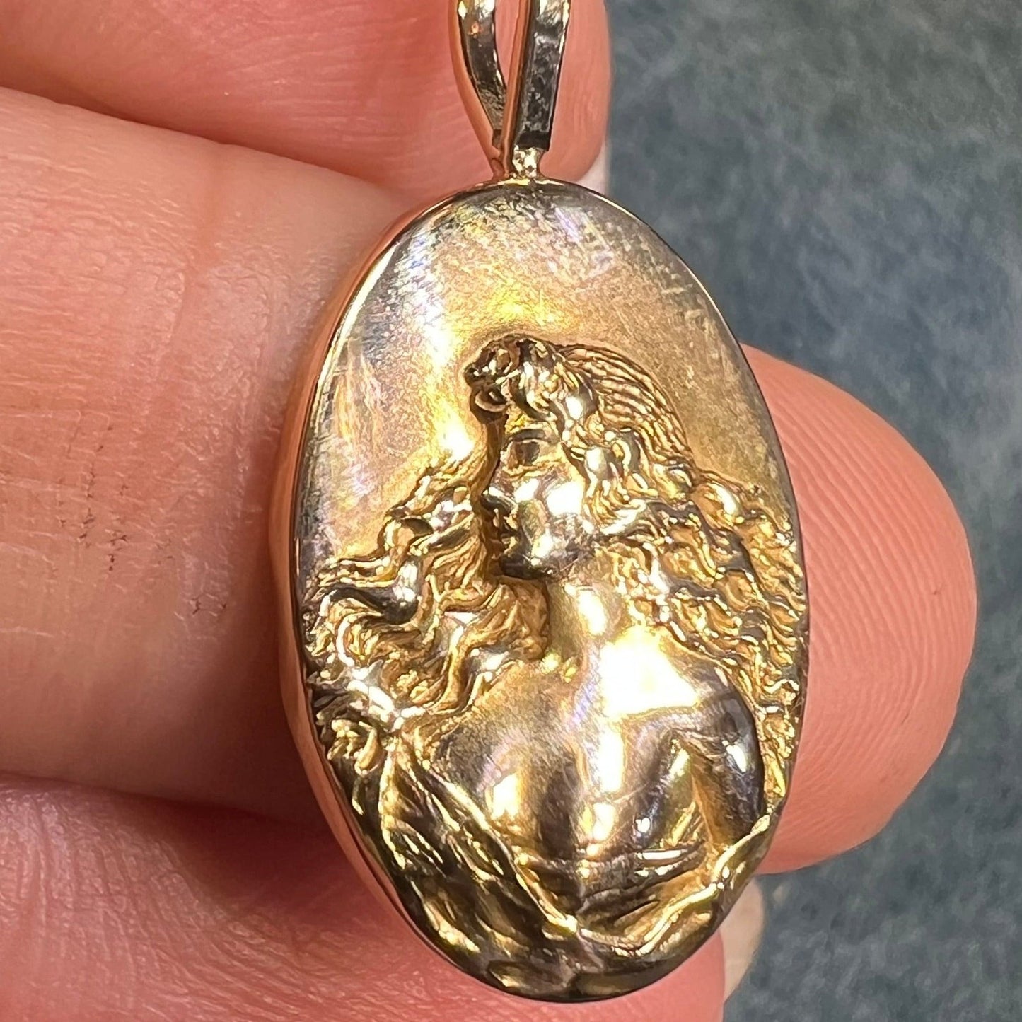 10k Gold Repousse Pre-Raphaelite Maiden Cameo Pendant. Art Nouveau Ophelia