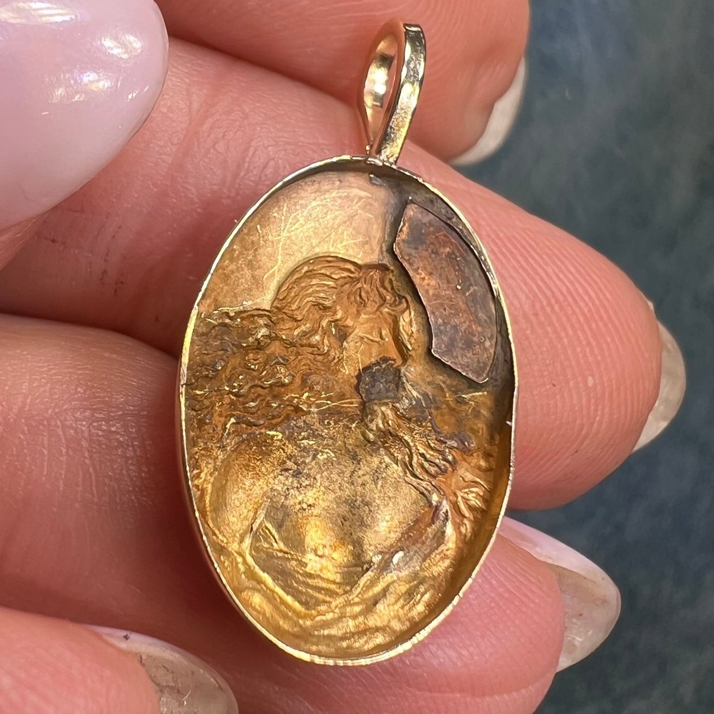 10k Gold Repousse Pre-Raphaelite Maiden Cameo Pendant. Art Nouveau Ophelia