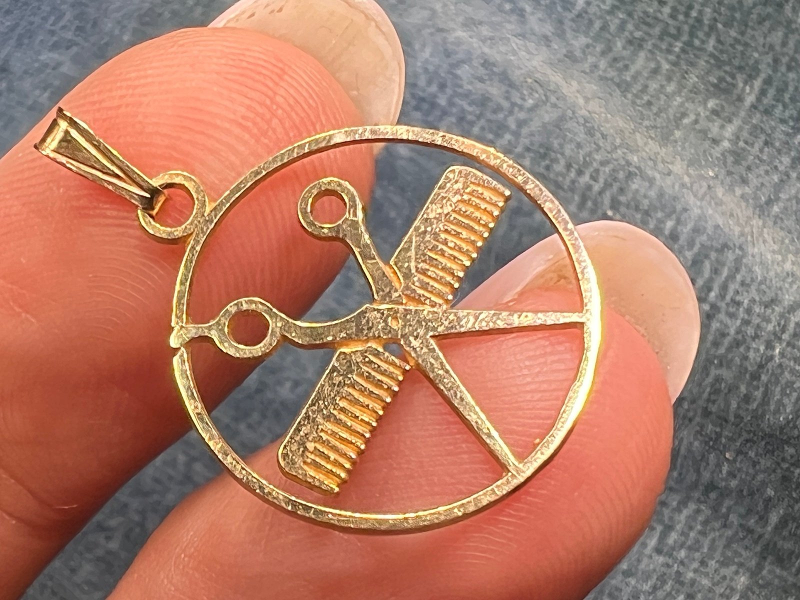 10k Gold Scissor + Comb Barber Hair Stylist Disk Pendant. 1"