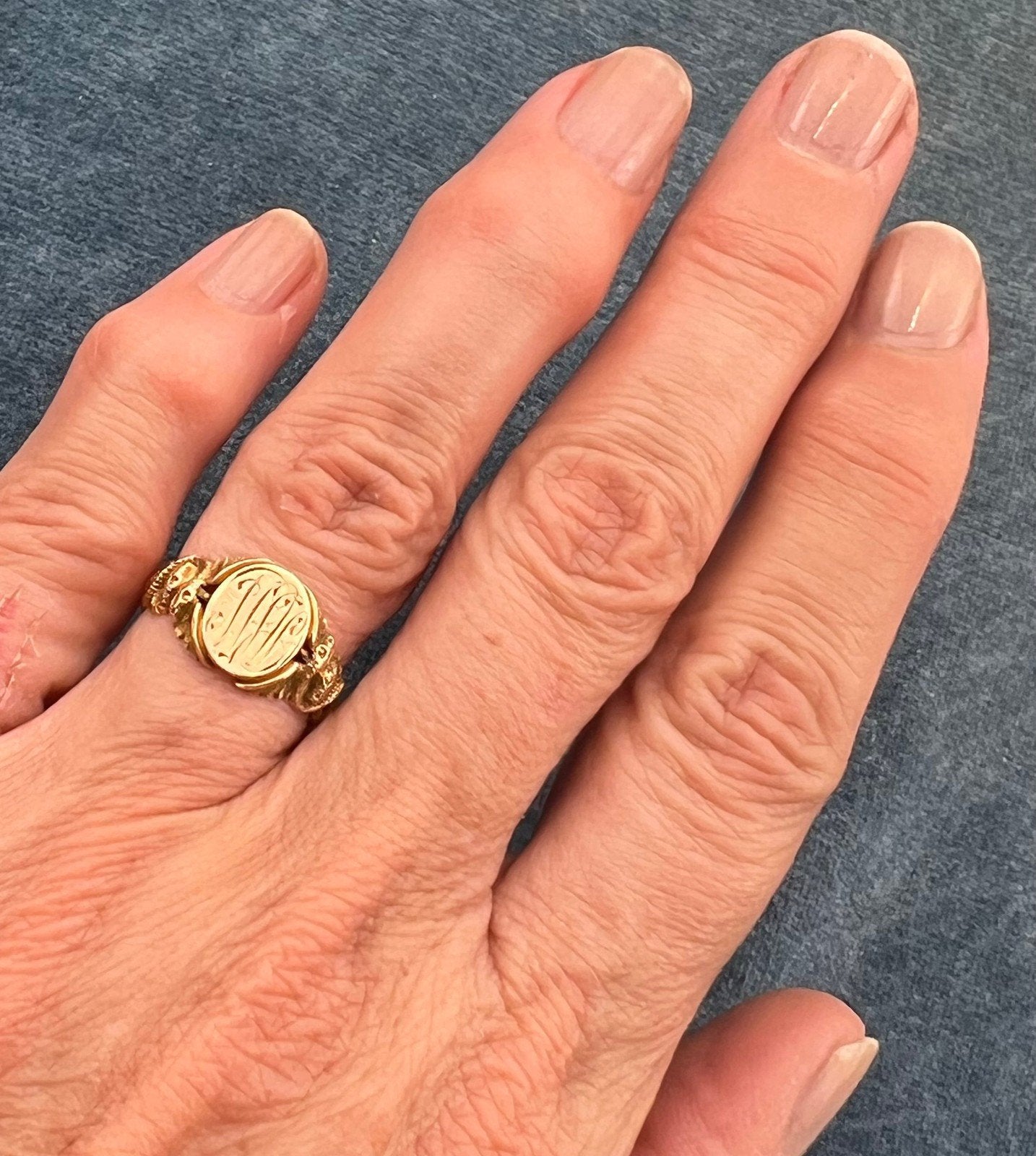 10k Gold Signet Shield Ring w Twined Snake Serpent Shoulders