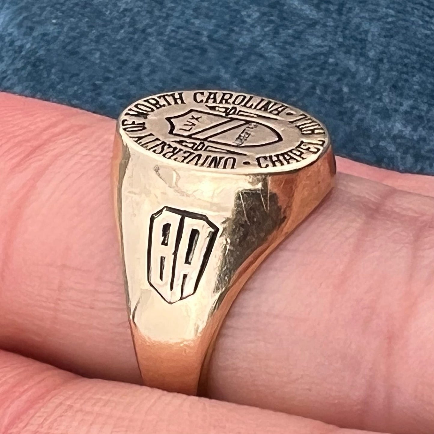 10k Gold UNC North Carolina Chapel Hill Insignia Signet Class Ring. Herff Jones