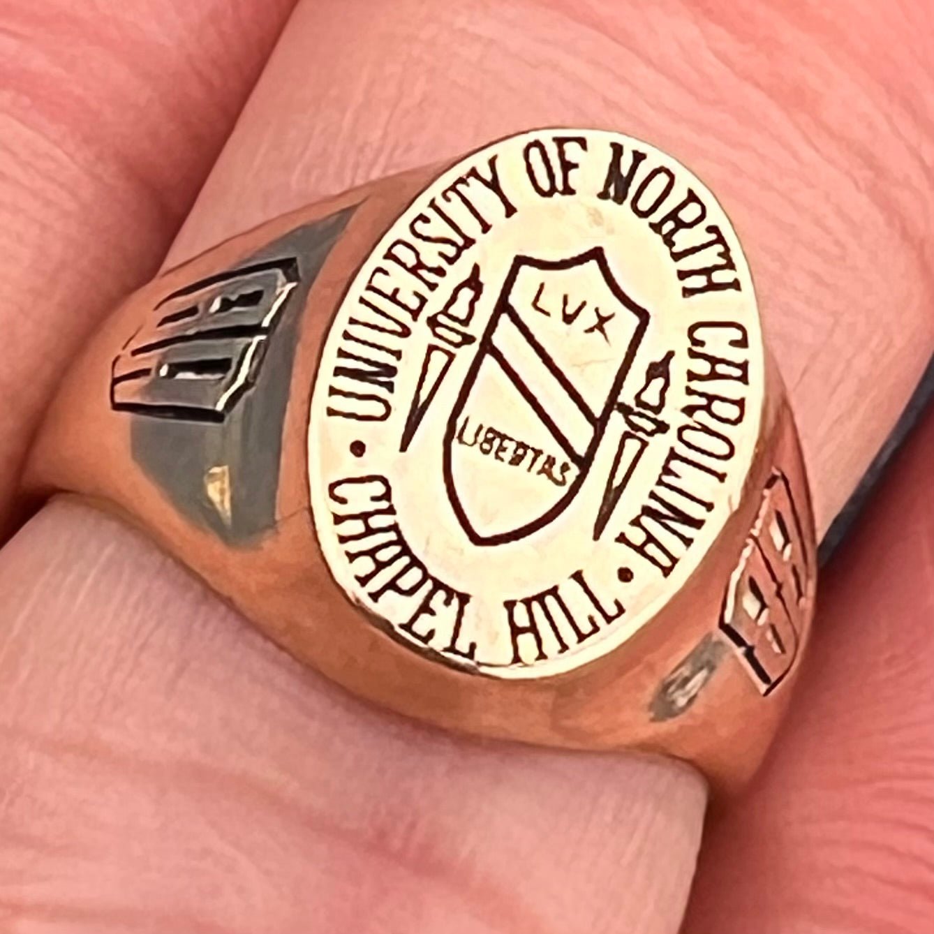 10k Gold UNC North Carolina Chapel Hill Insignia Signet Class Ring. Herff Jones