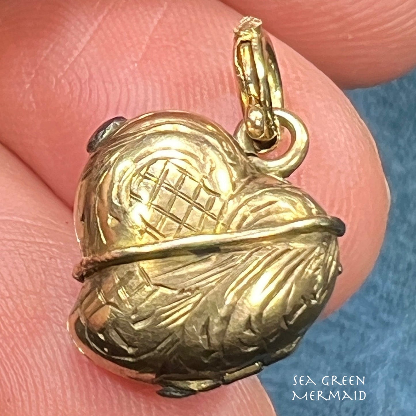 10k Gold Victorian Chubby Heart Pillbox Locket Pendant. Mementos!