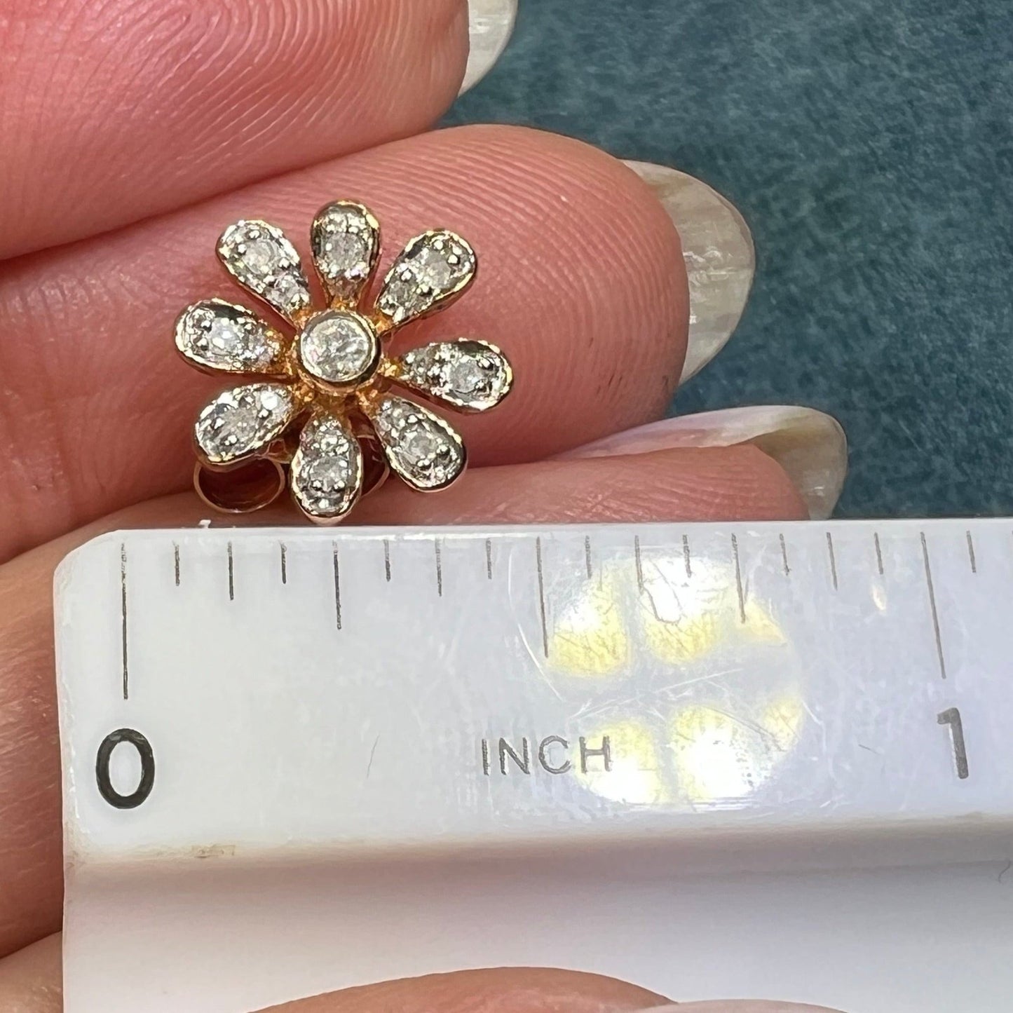 10k White Gold Daisy Flower Earrings w 18 Diamonds