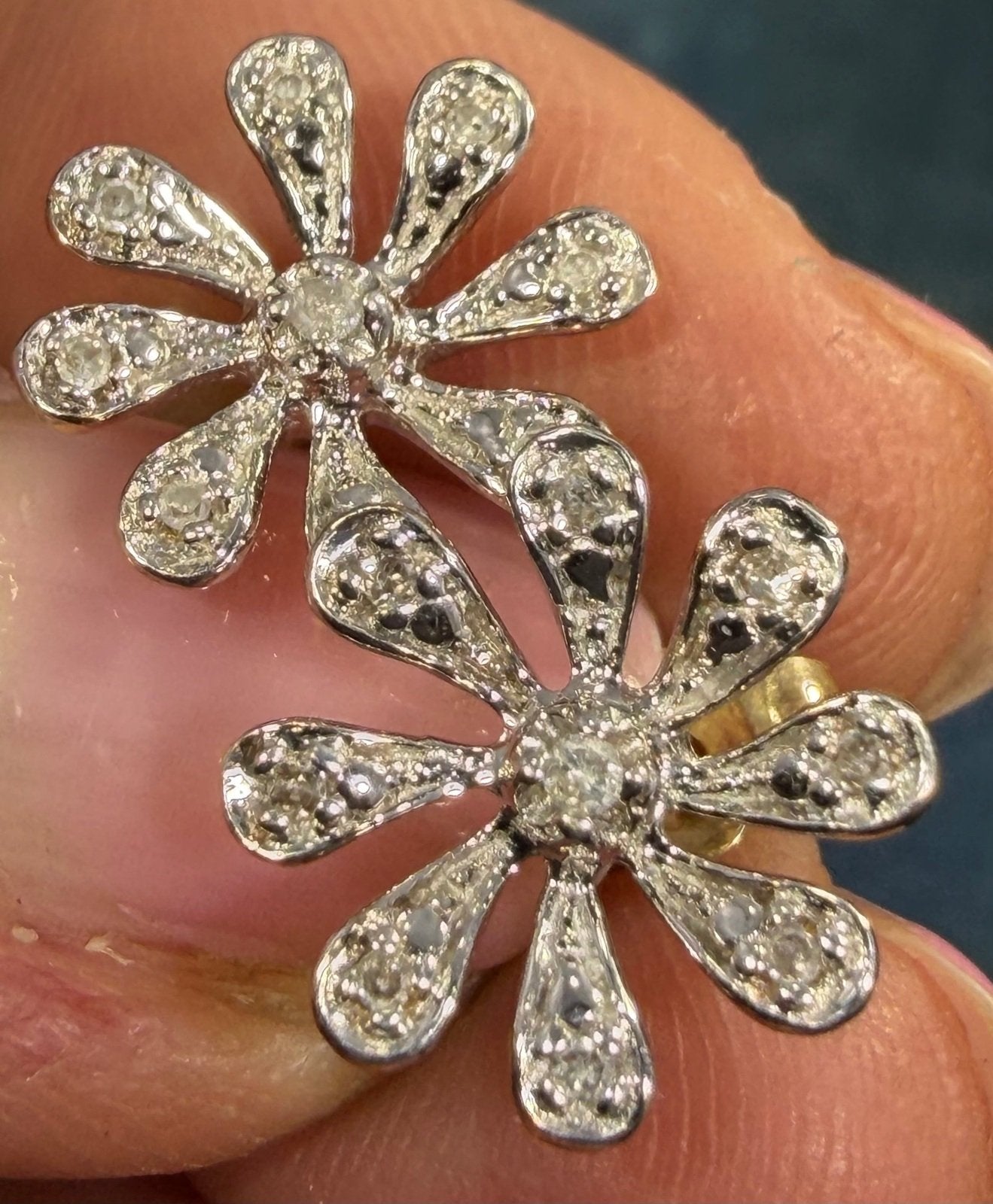10k White Gold Daisy Flower Earrings w Tiny Diamonds *Video*