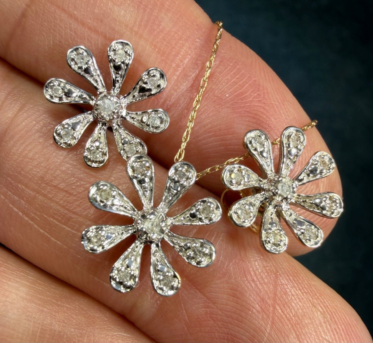 10k White Gold Daisy Flower Earrings w Tiny Diamonds *Video*