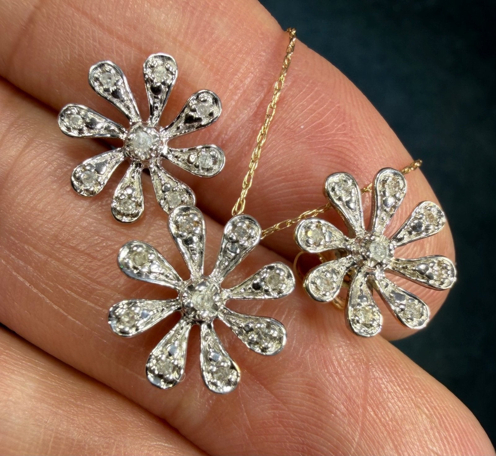 10k White Gold Daisy Flower Earrings w Tiny Diamonds *Video*