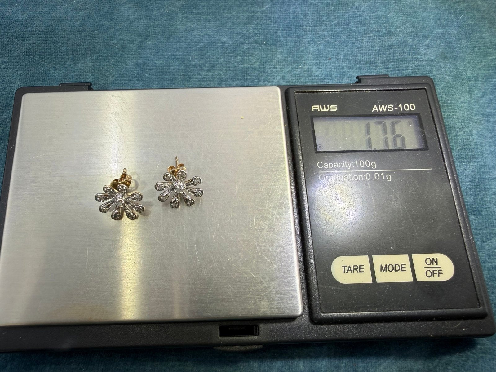 10k White Gold Daisy Flower Earrings w Tiny Diamonds *Video*