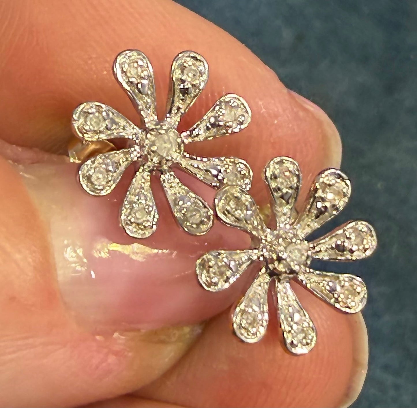 10k White Gold Daisy Flower Earrings w Tiny Diamonds *Video*