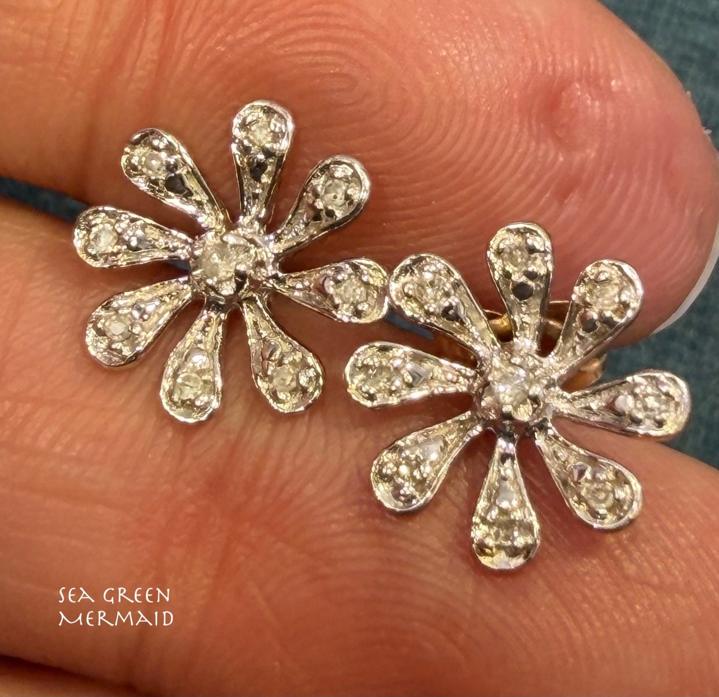 10k White Gold Daisy Flower Earrings w Tiny Diamonds *Video*