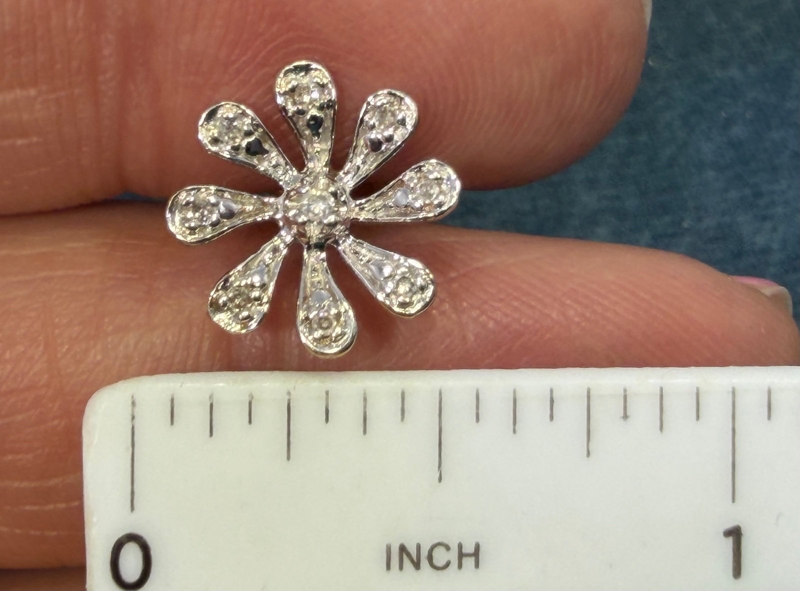 10k White Gold Daisy Flower Earrings w Tiny Diamonds *Video*
