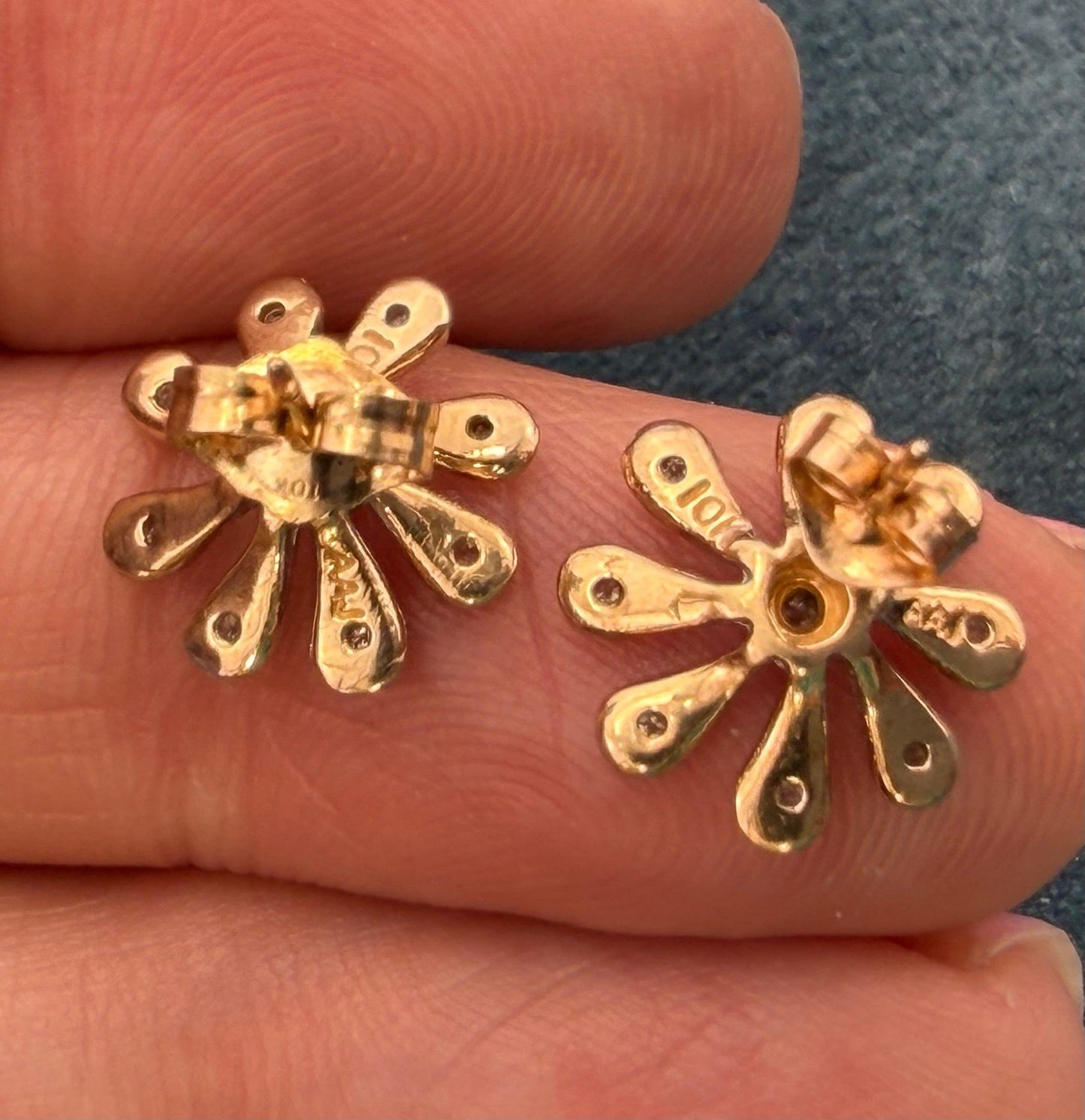 10k White Gold Daisy Flower Earrings w Tiny Diamonds *Video*