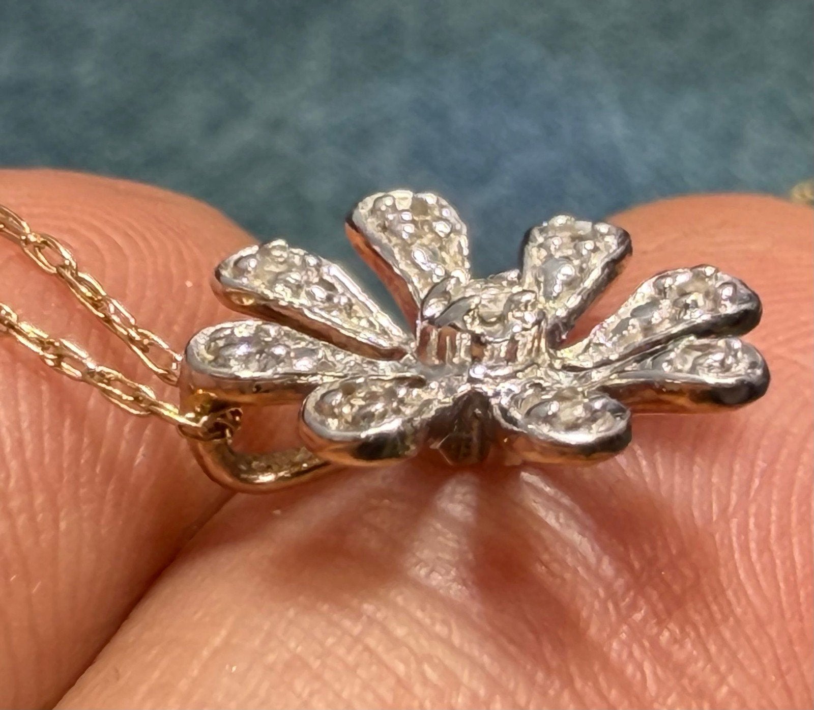 10k White Gold Daisy Flower Pendant w Tiny Diamonds. Free Chain *Video*