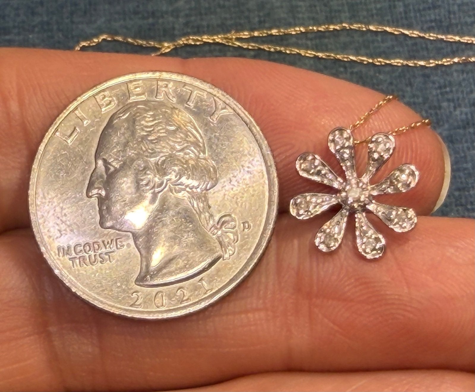 10k White Gold Daisy Flower Pendant w Tiny Diamonds. Free Chain *Video*