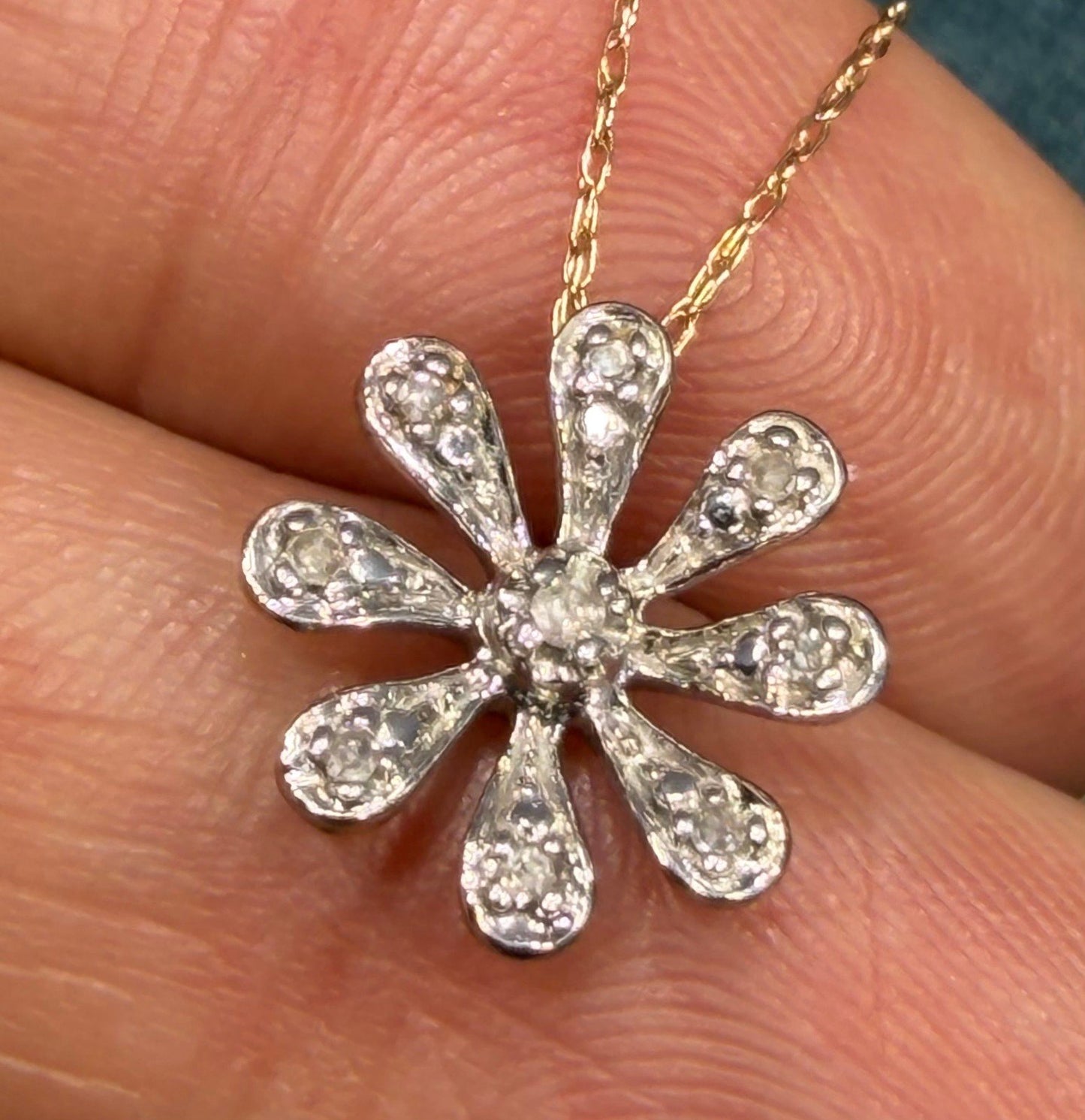 10k White Gold Daisy Flower Pendant w Tiny Diamonds. Free Chain *Video*