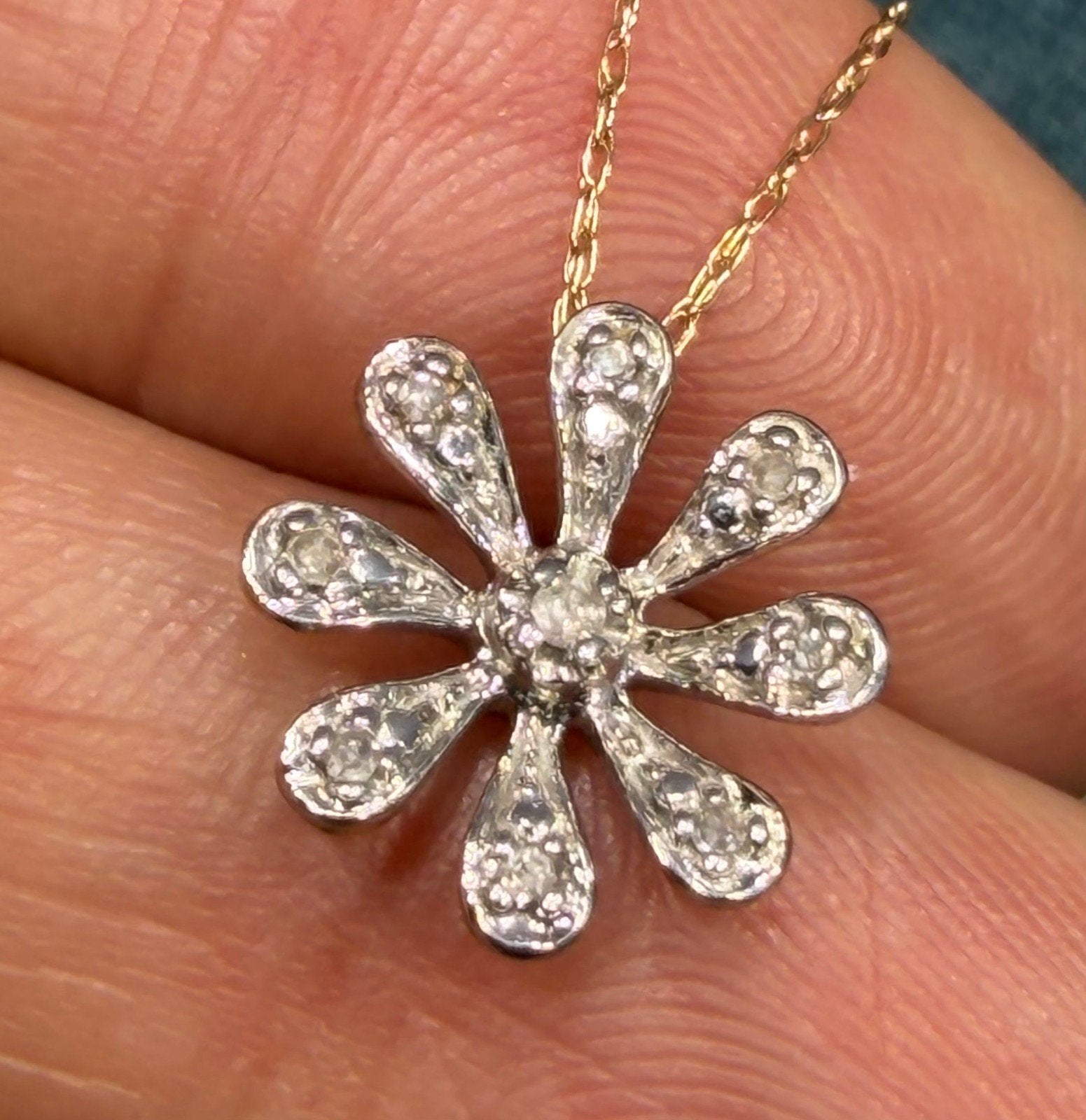 10k White Gold Daisy Flower Pendant w Tiny Diamonds. Free Chain *Video*