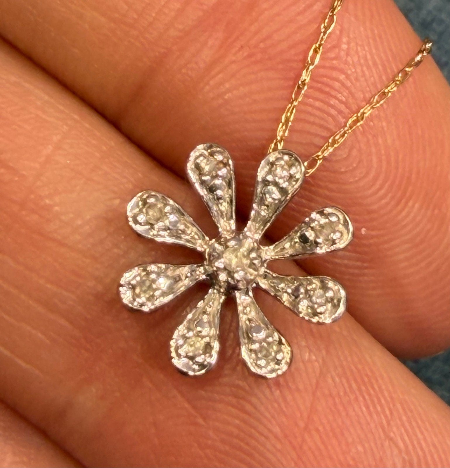 10k White Gold Daisy Flower Pendant w Tiny Diamonds. Free Chain *Video*