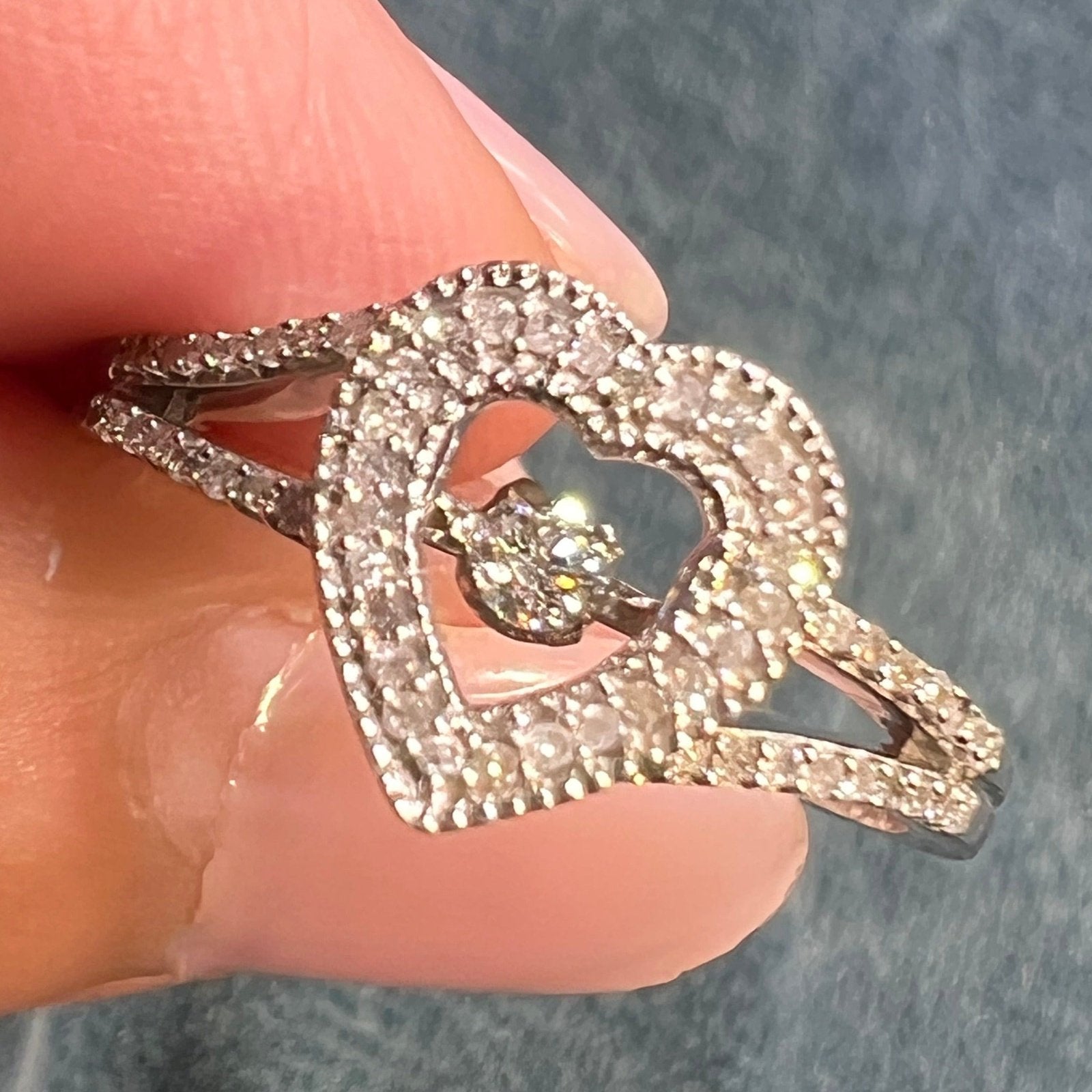 10k White Gold "Dancing" Diamond Ring w Heart Halo