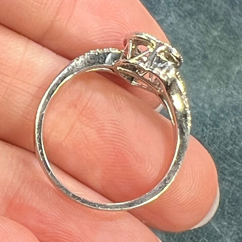 10k White Gold "Dancing" Diamond Ring w Heart Halo