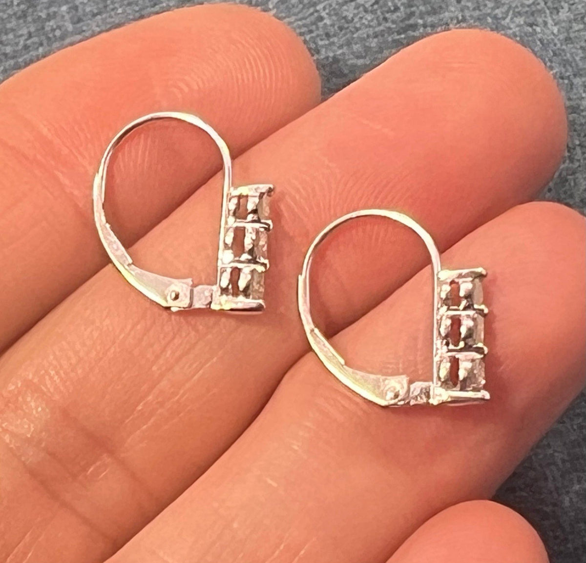 10k White Gold Diamond Leverback Earrings