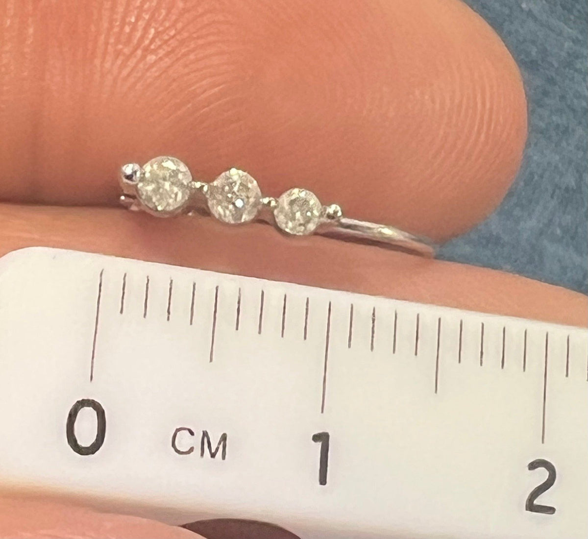 10k White Gold Diamond Leverback Earrings