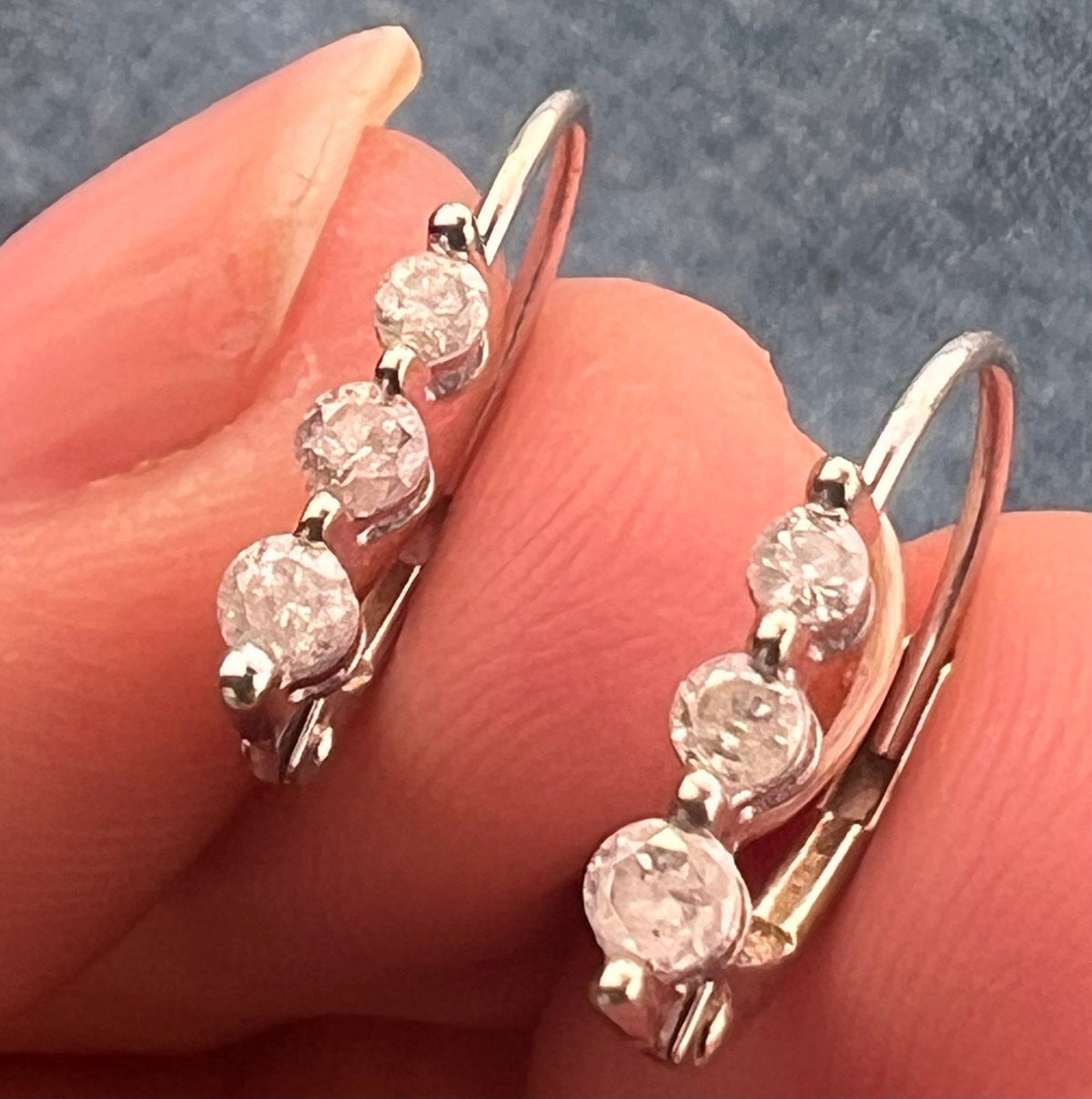 10k White Gold Diamond Leverback Earrings