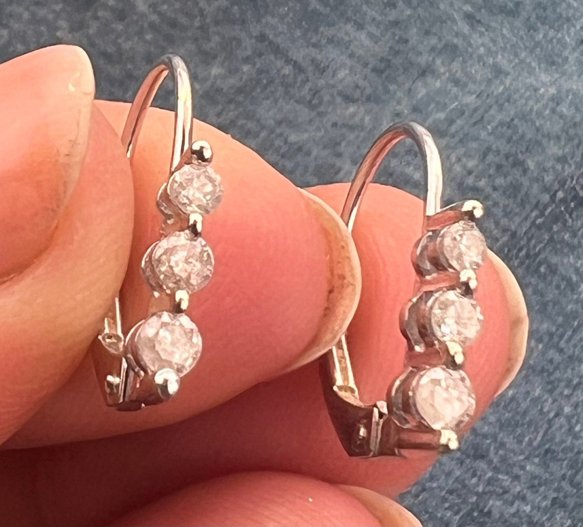10k White Gold Diamond Leverback Earrings