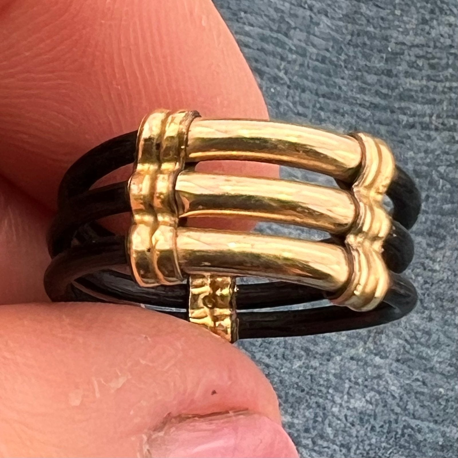 10k Yellow Gold 3 Row Black Leather RING. Antique