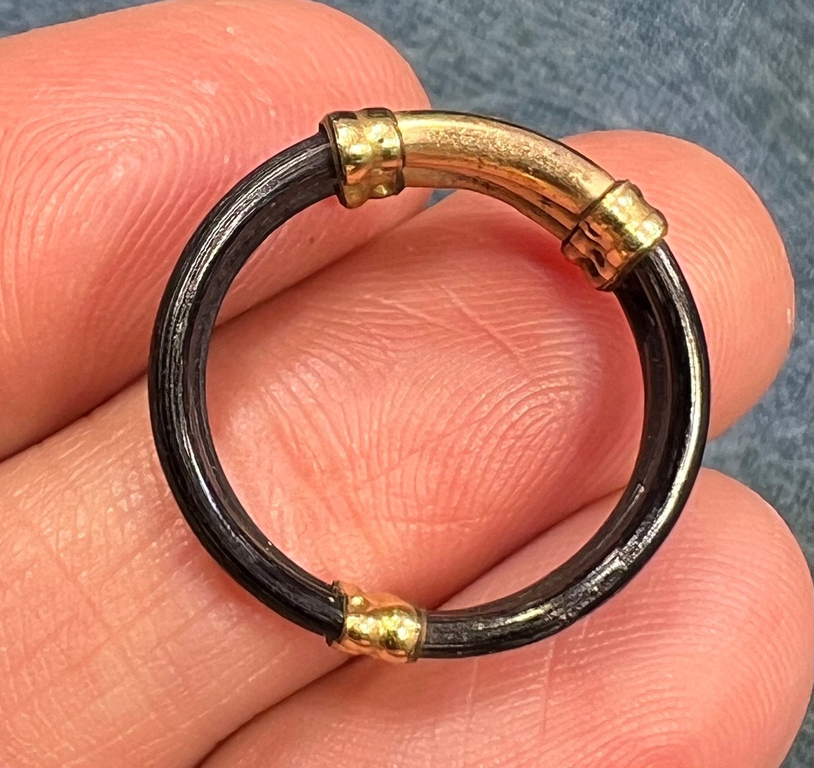10k Yellow Gold 3 Row Black Leather RING. Antique