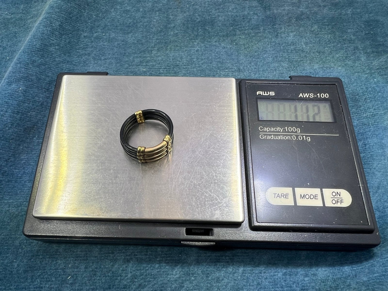 10k Yellow Gold 3 Row Black Leather RING. Antique