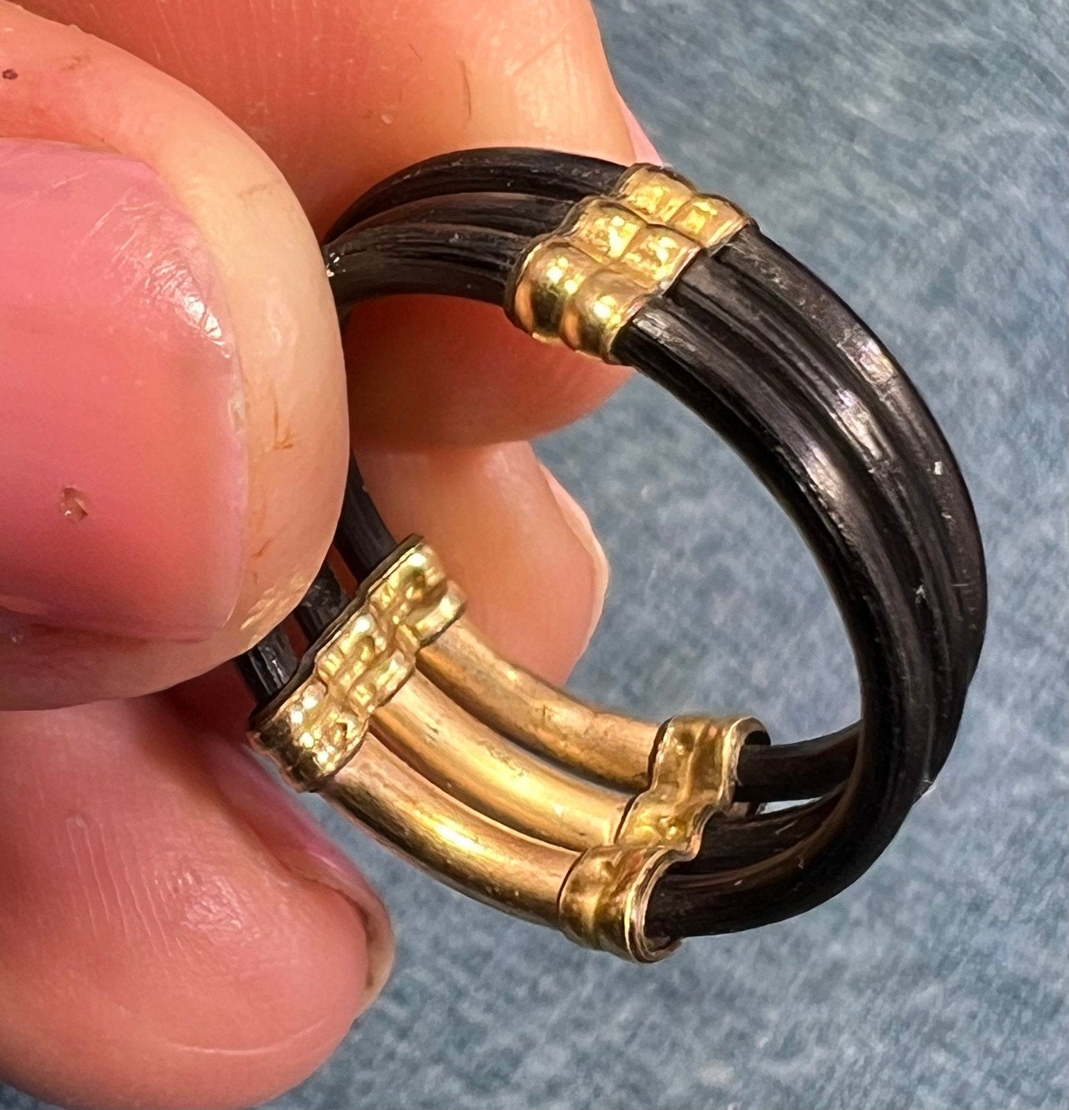 10k Yellow Gold 3 Row Black Leather RING. Antique