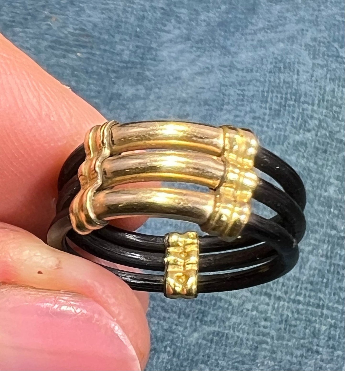 10k Yellow Gold 3 Row Black Leather RING. Antique
